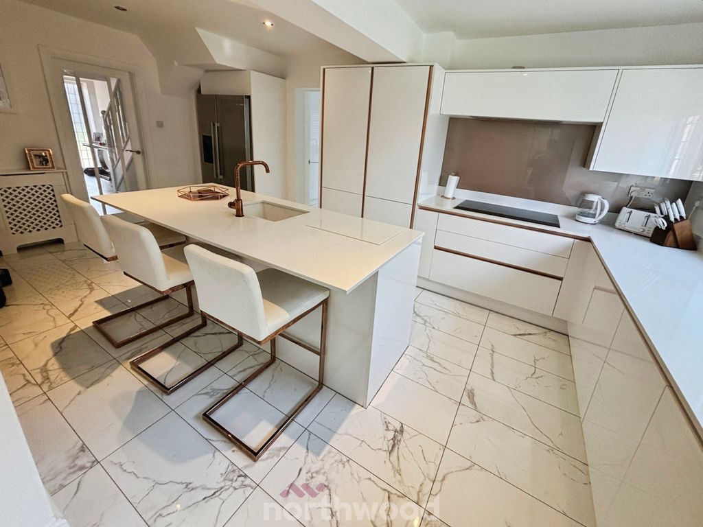 Property photo 2 of 46