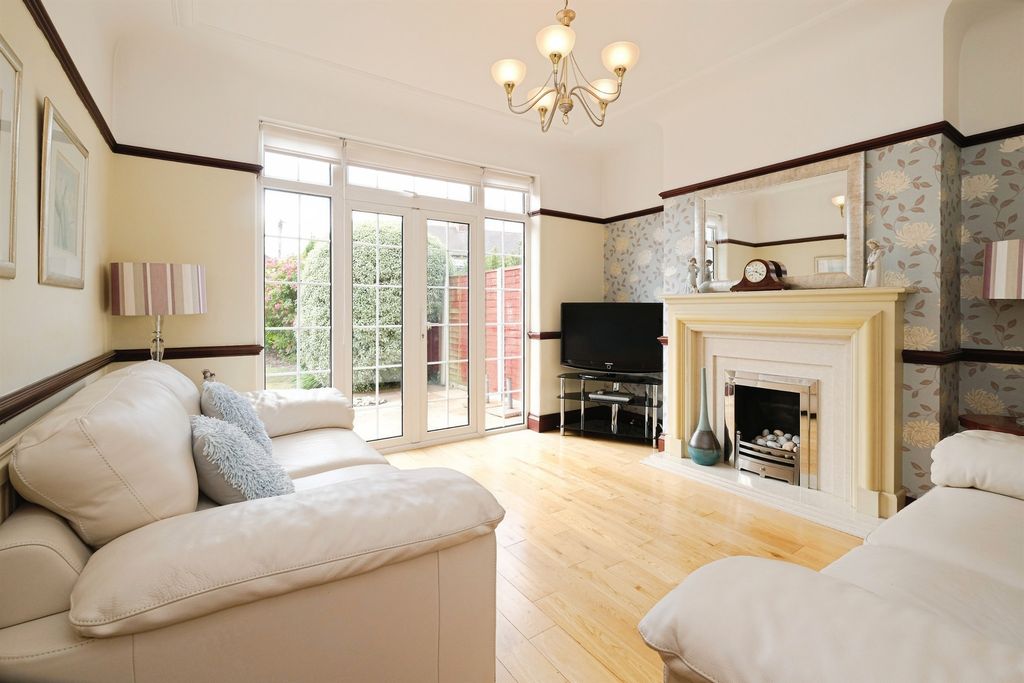 Property photo 3 of 17