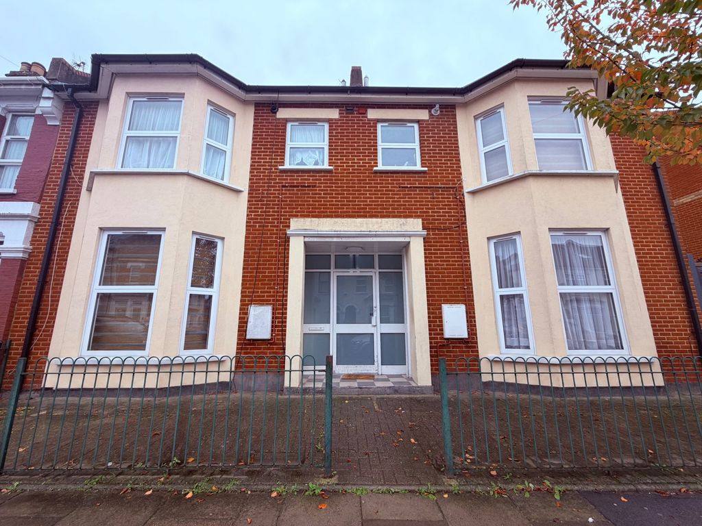 Property photo 2 of 6