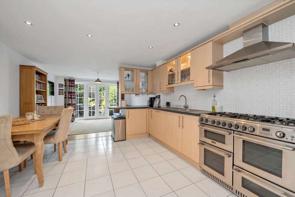 Property photo 2 of 16 Kitchen / Dining Area