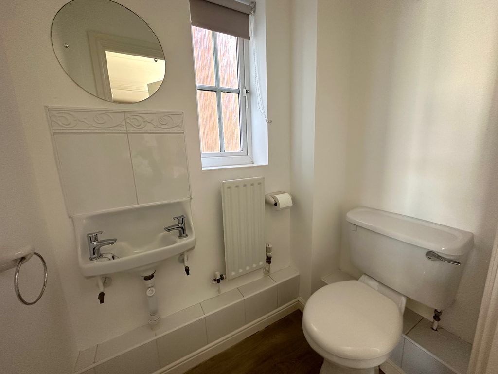 Property photo 2 of 11 Cloakroom/wc