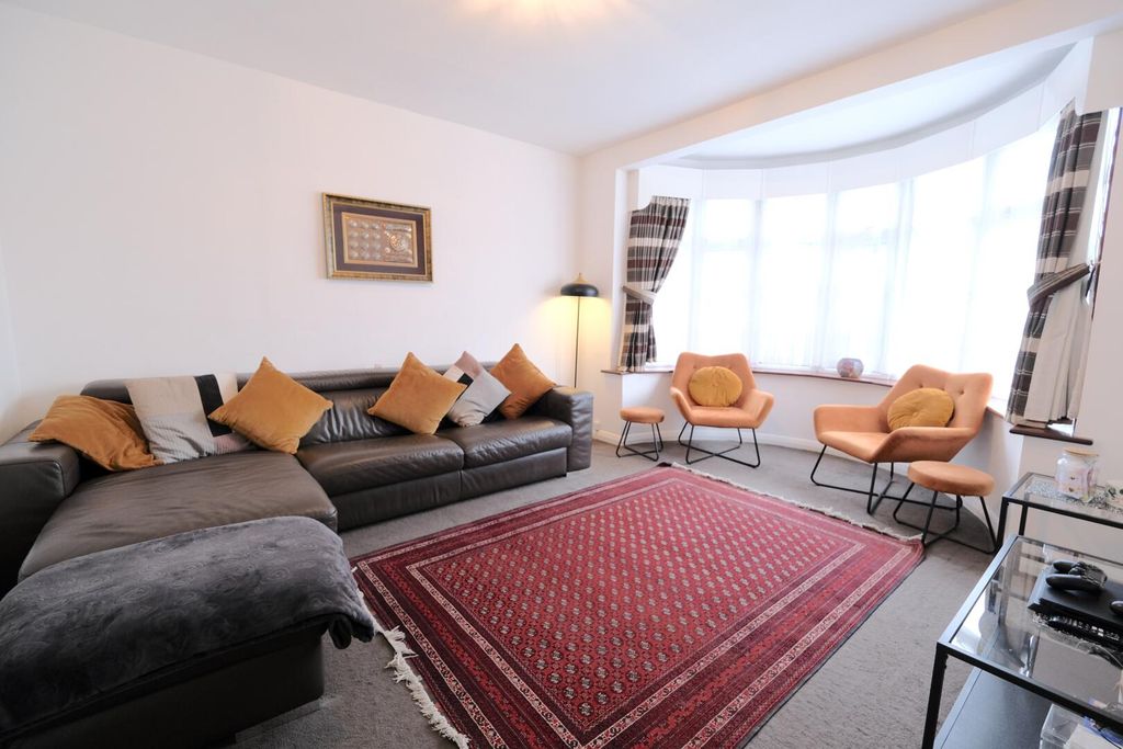 Property photo 1 of 25 Living Room