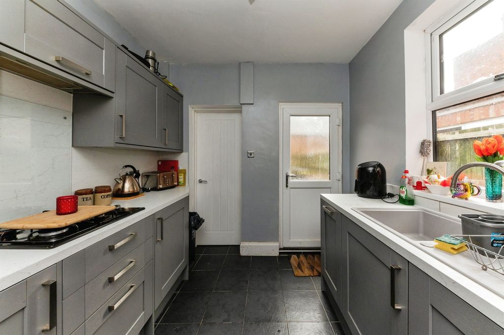Property photo 2 of 11