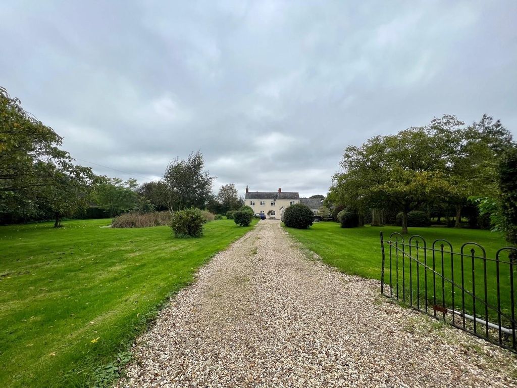 Property photo 2 of 26