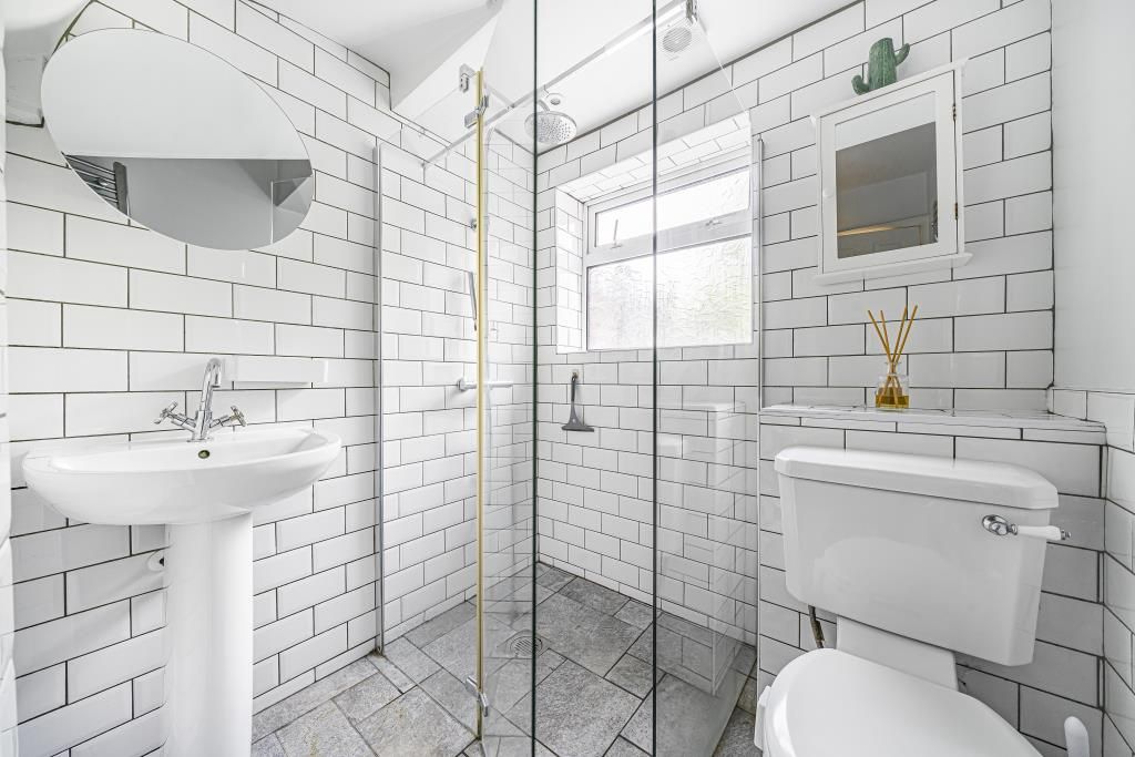 Property photo 2 of 10 Bathroom