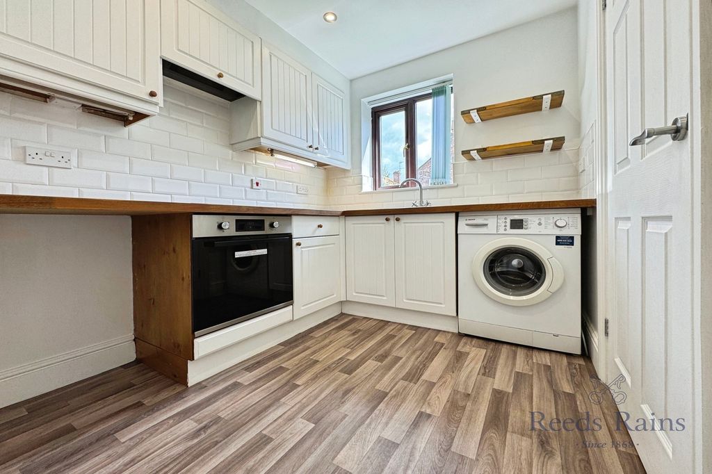 Property photo 2 of 16 Kitchen