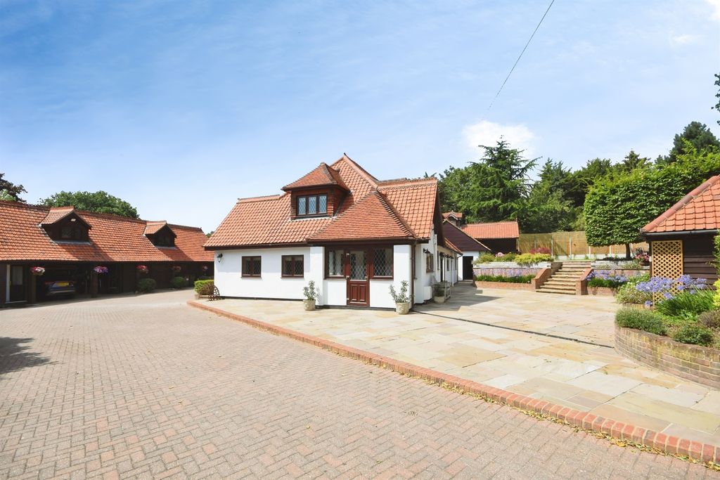 Property photo 3 of 34