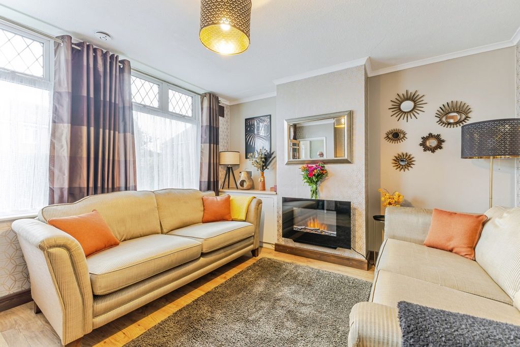 Property photo 3 of 18 Pbox-Img.Jpg