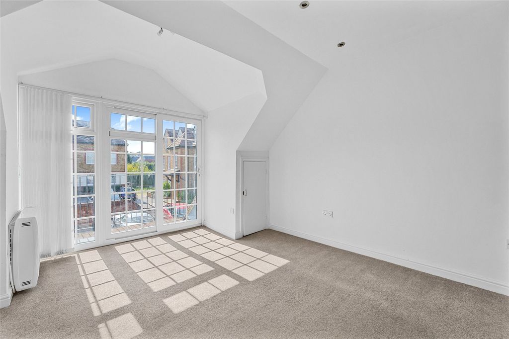 Property photo 2 of 19 Picture No. 33