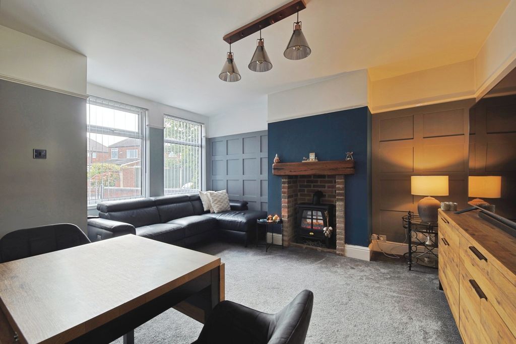 Property photo 2 of 11 4556134