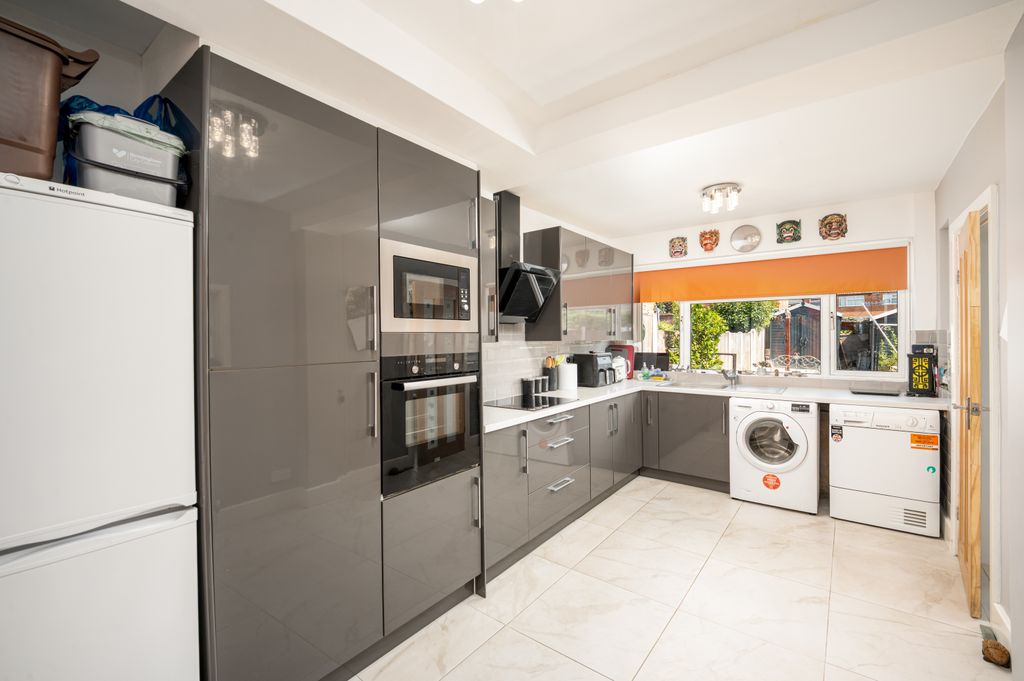 Property photo 3 of 31 10