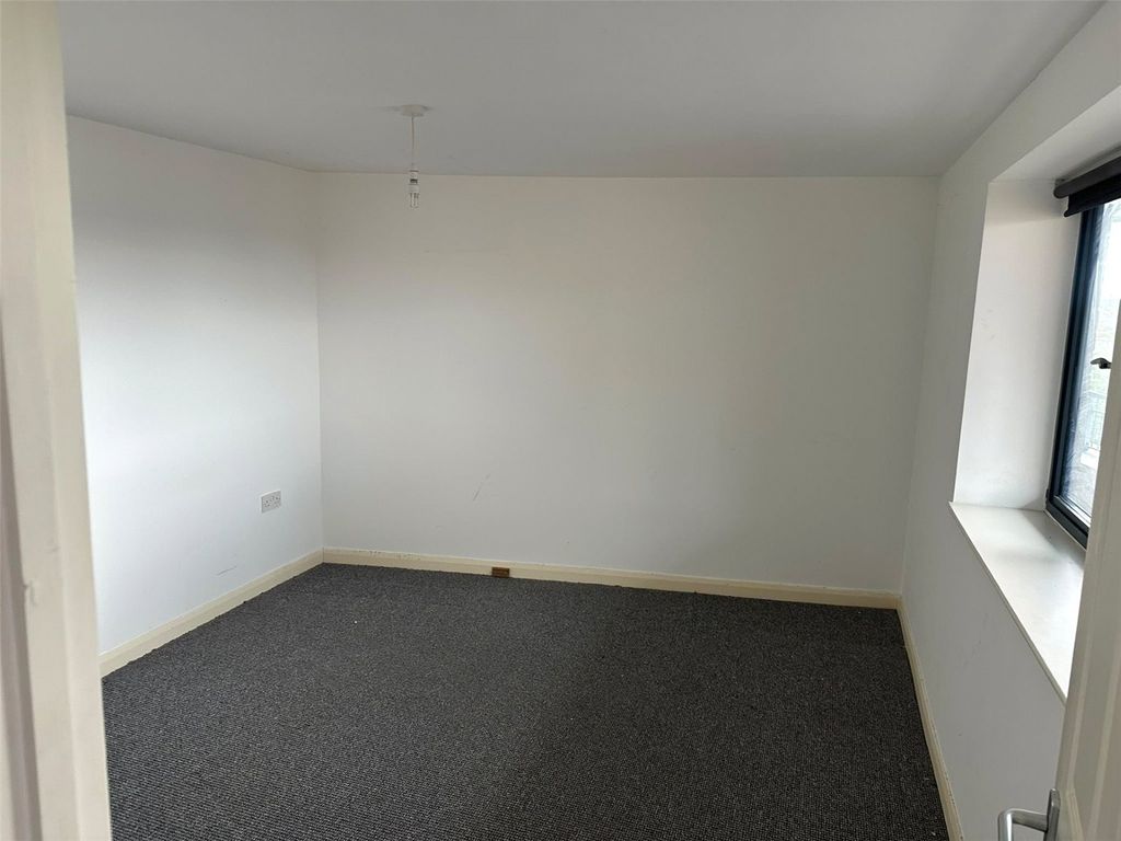 Property photo 3 of 5 Bedroom