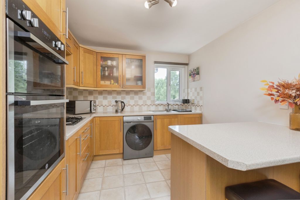 Property photo 3 of 8 Kitchen