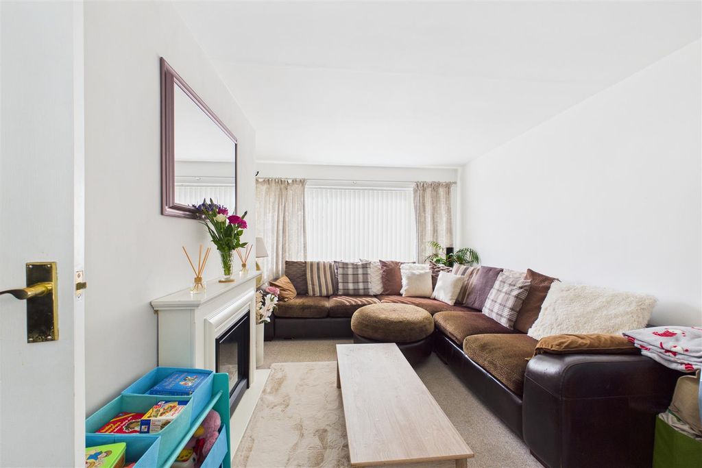 Property photo 2 of 13 Cam04235G0-Pr0161-Still001.Jpg