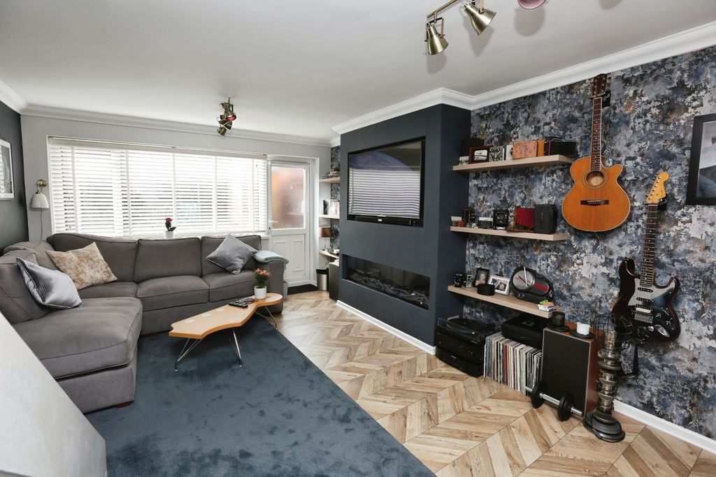 Property photo 3 of 14 Photo