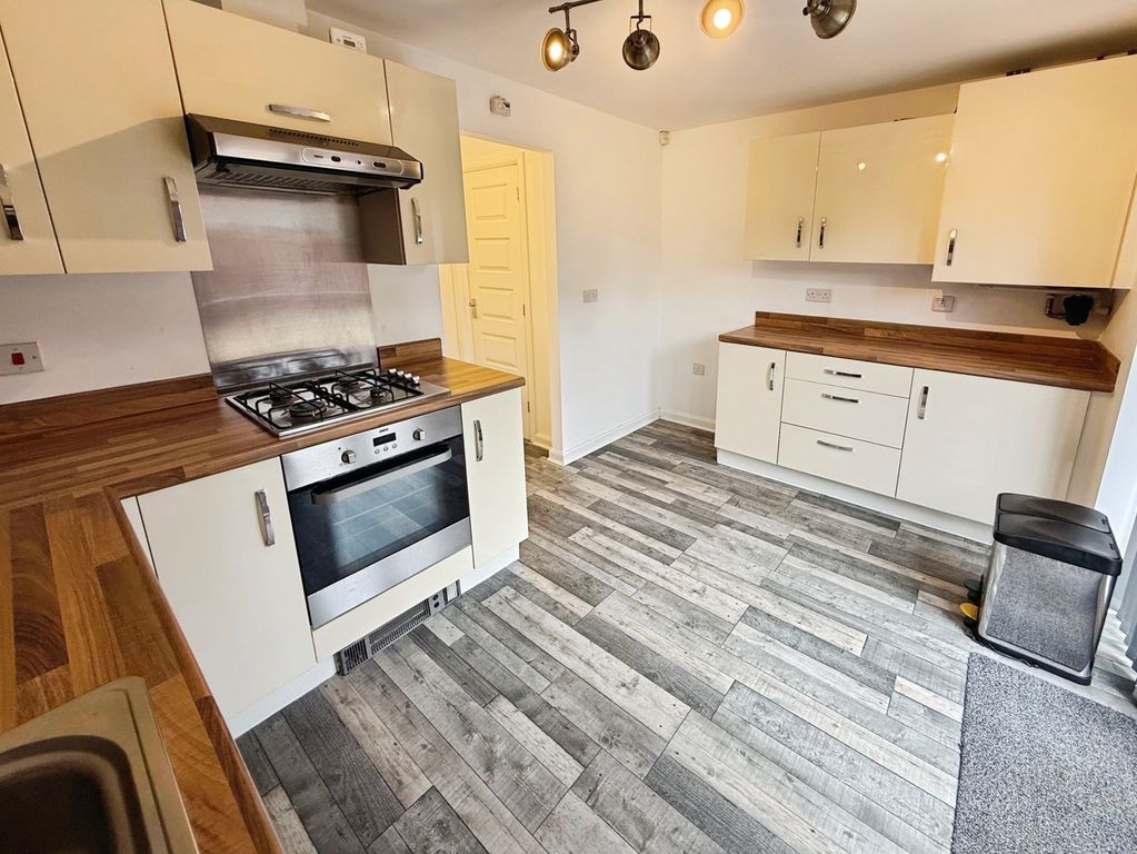 Property photo 2 of 12 Kitchen
