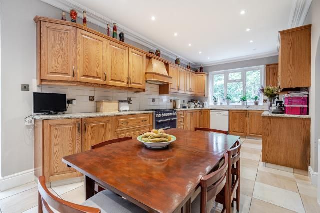 Property photo 3 of 21 Kitchen/Dining Area