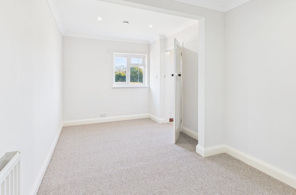 Property photo 2 of 14 Cam02519G0-Pr0373-Still006