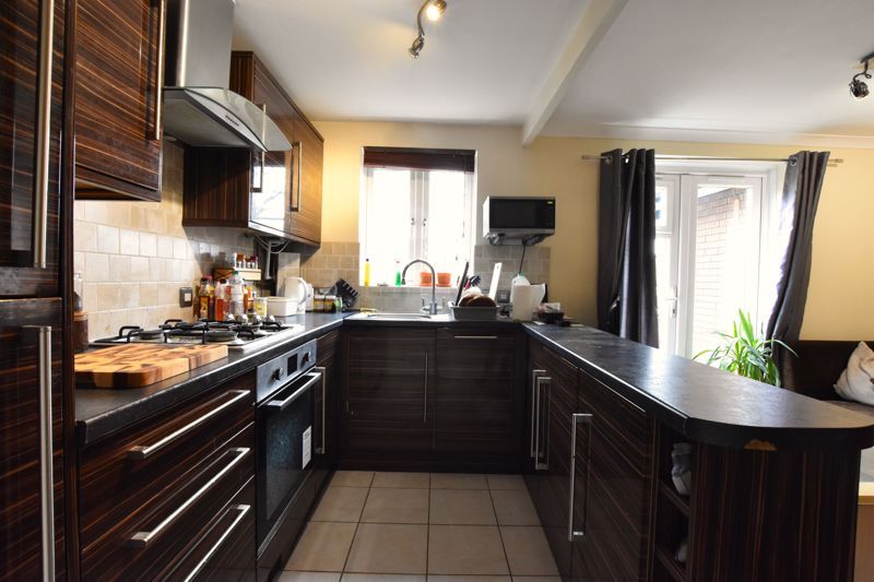 Property photo 2 of 10 Kitchen