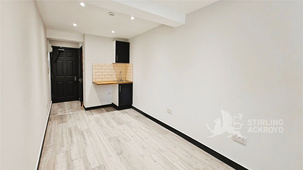 Property photo 3 of 11 Bedroom 2