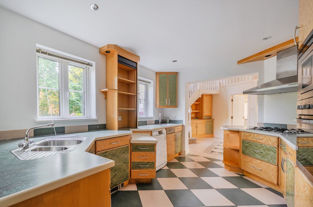 Property photo 3 of 34 Kitchen