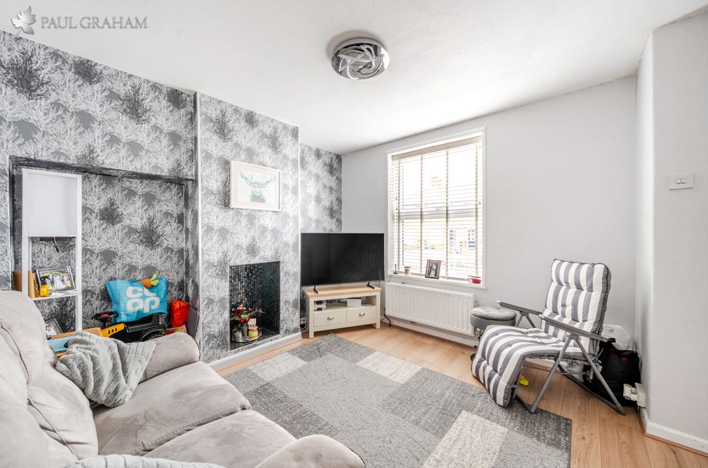 Property photo 2 of 13 23Afa36A-F36c-4Bdb-9d85-7628d56078F5