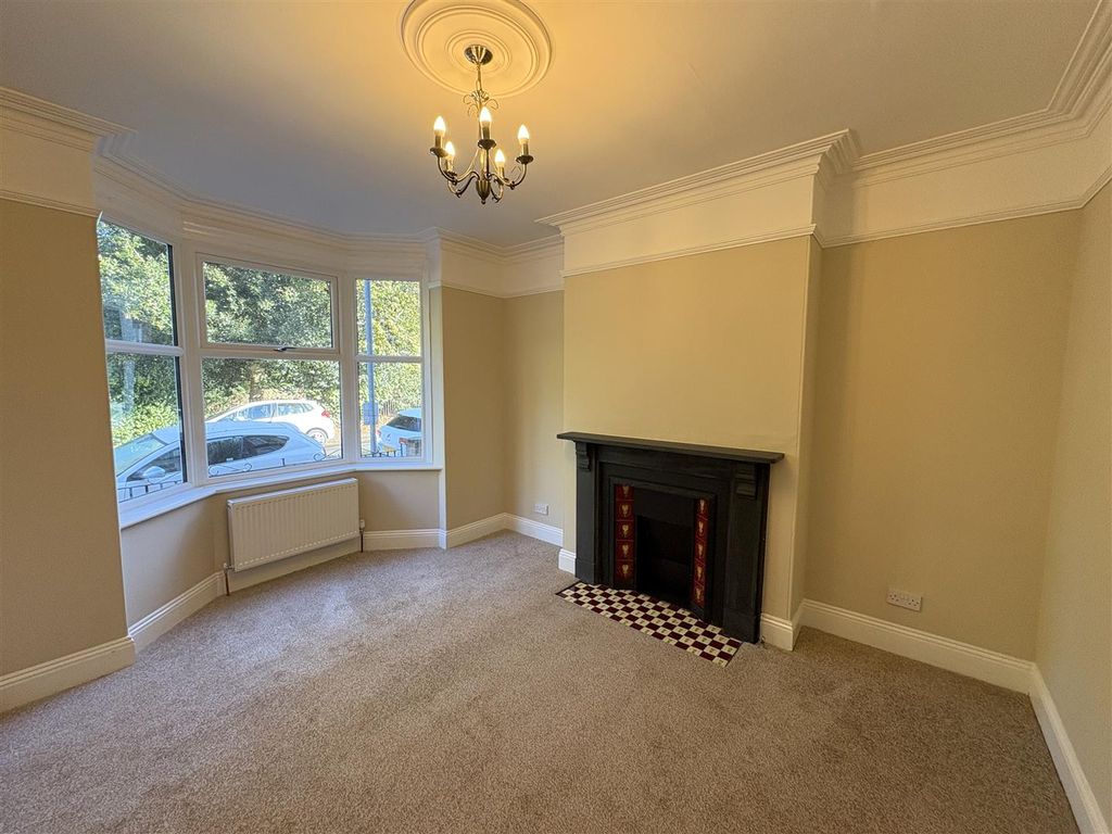 Property photo 2 of 13 Lounge