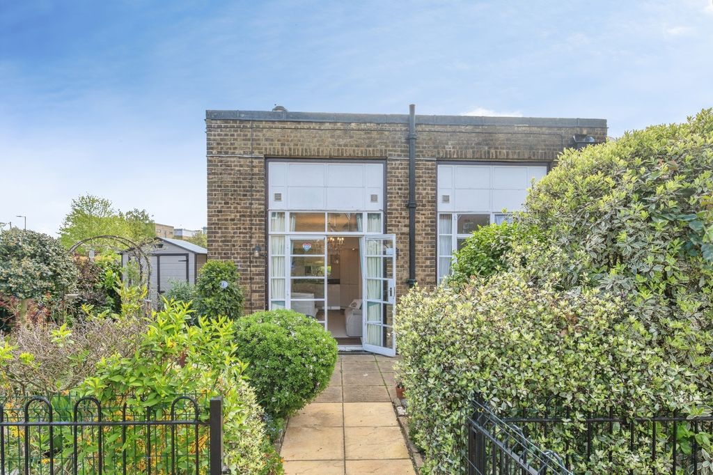 Property photo 1 of 14 Front