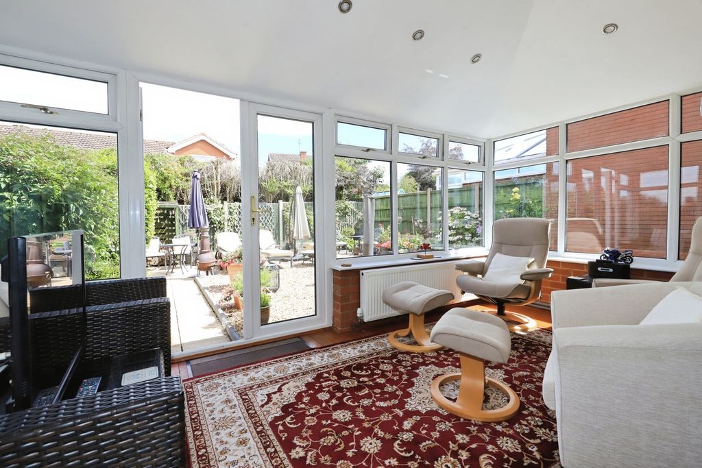 Property photo 3 of 11 Conservatory