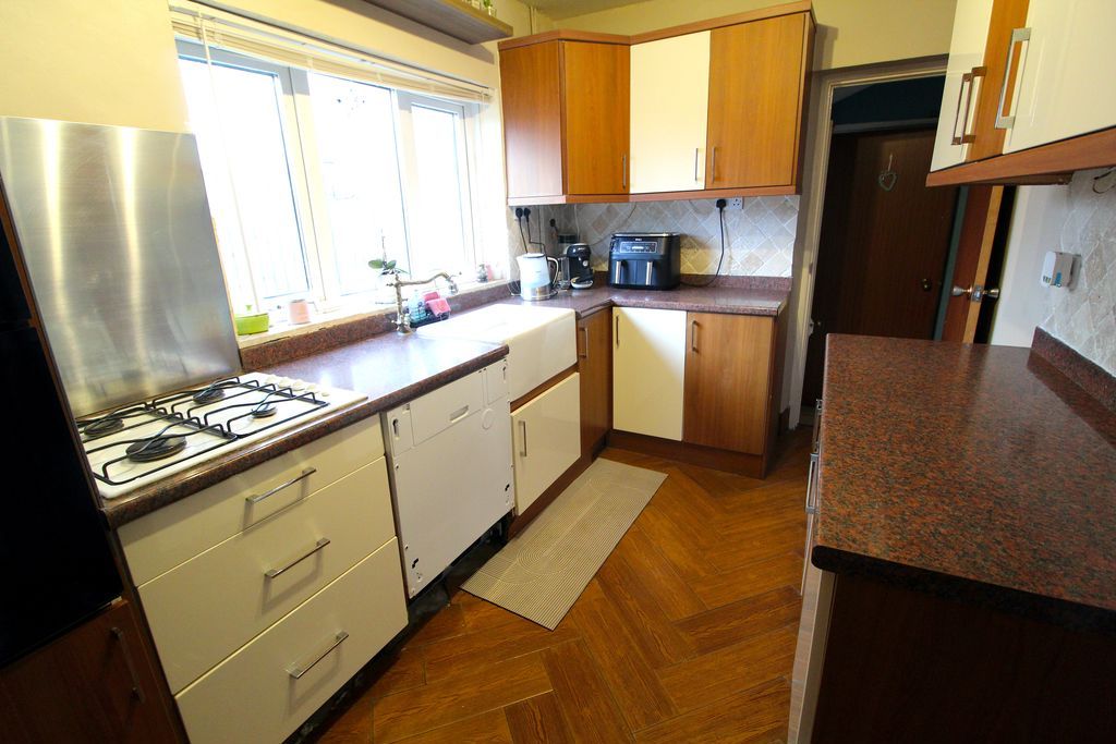 Property photo 3 of 17 Kitchen