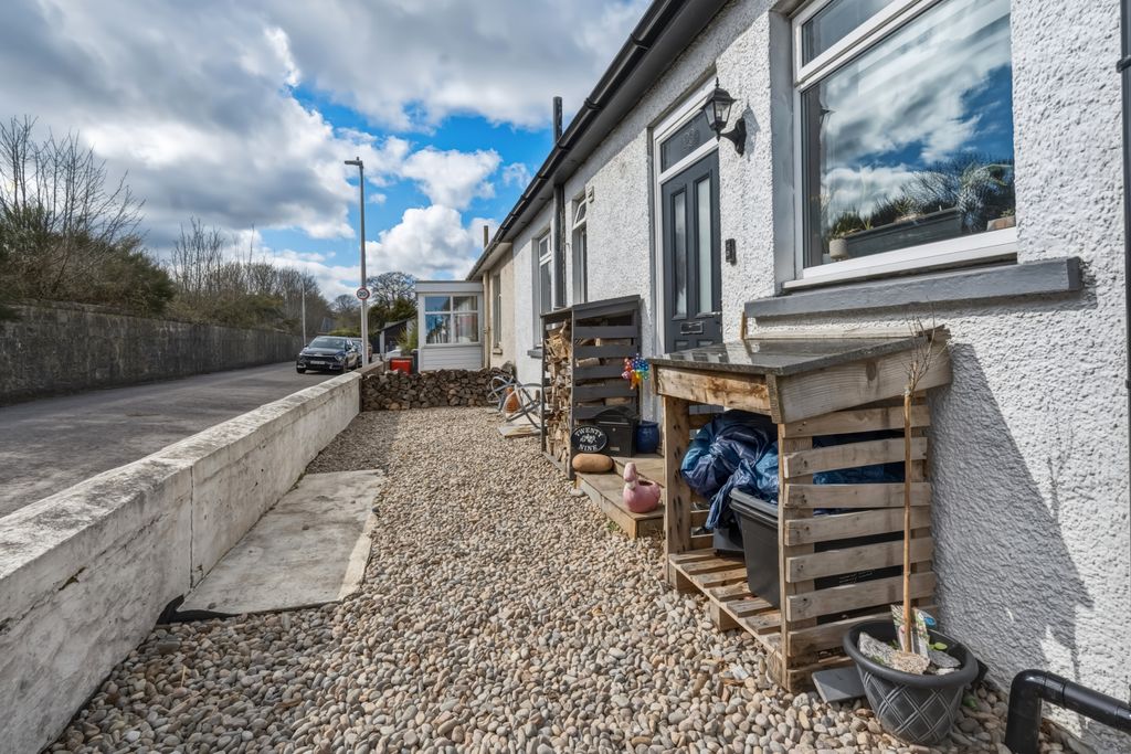 Property photo 2 of 25