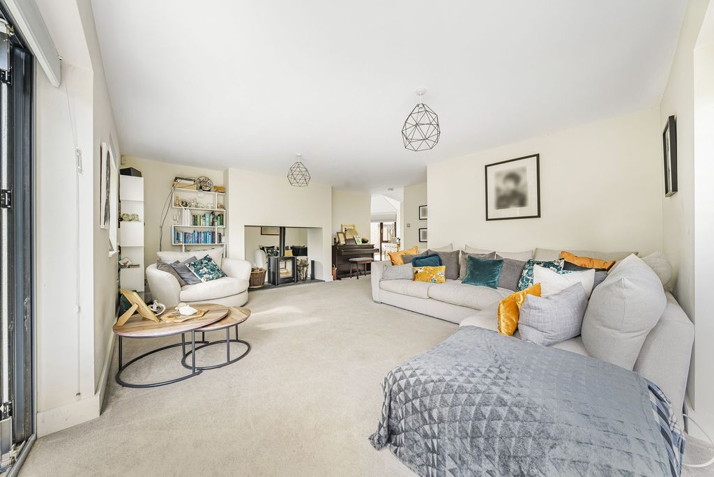 Property photo 1 of 36 Living Room (1)