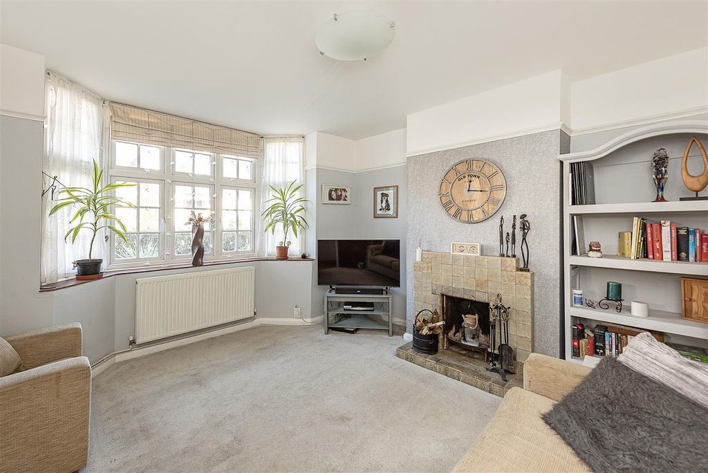 Property photo 3 of 12 9-Barnfield-Road-11.Jpg