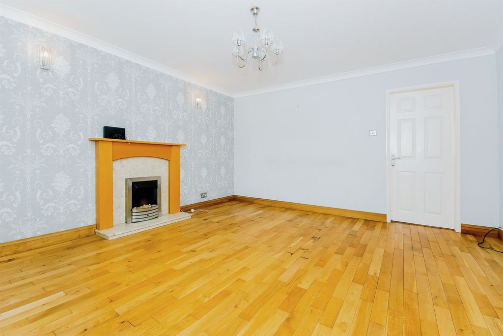 Property photo 2 of 15 Lounge