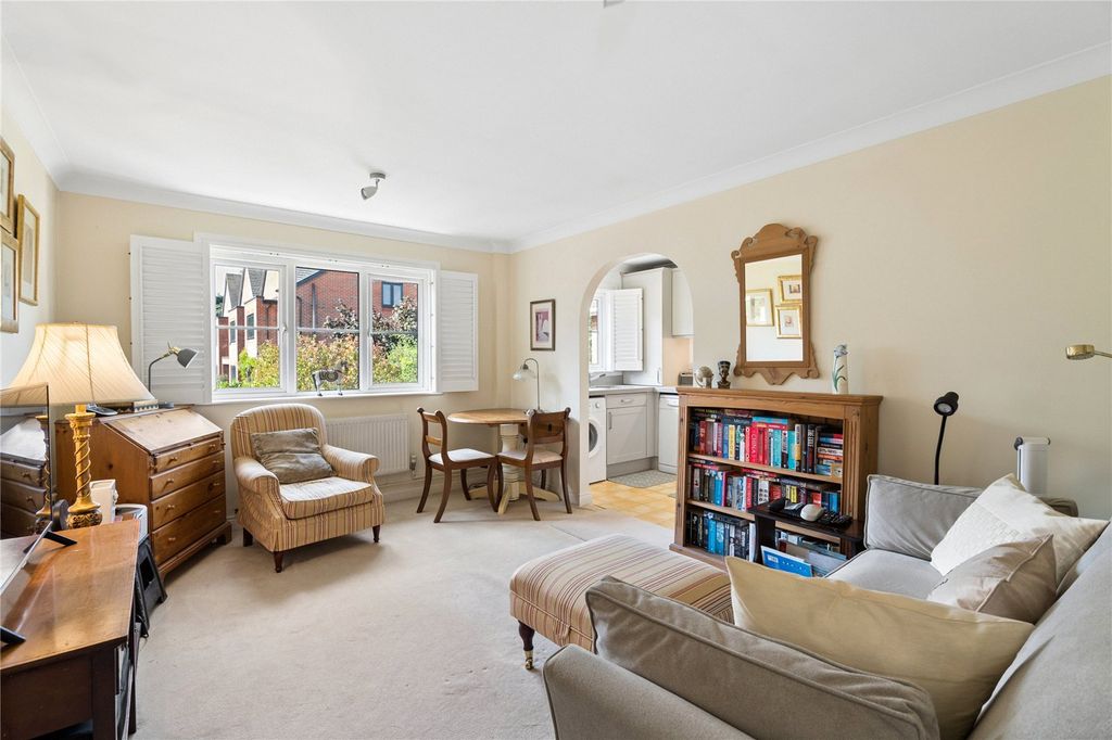 Property photo 2 of 16 Sitting Room