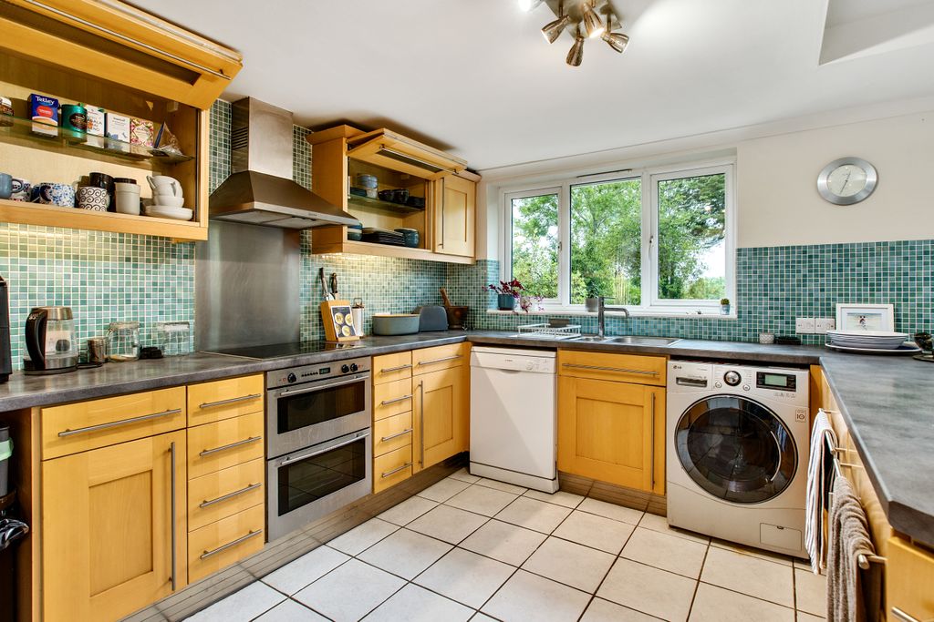 Property photo 3 of 11