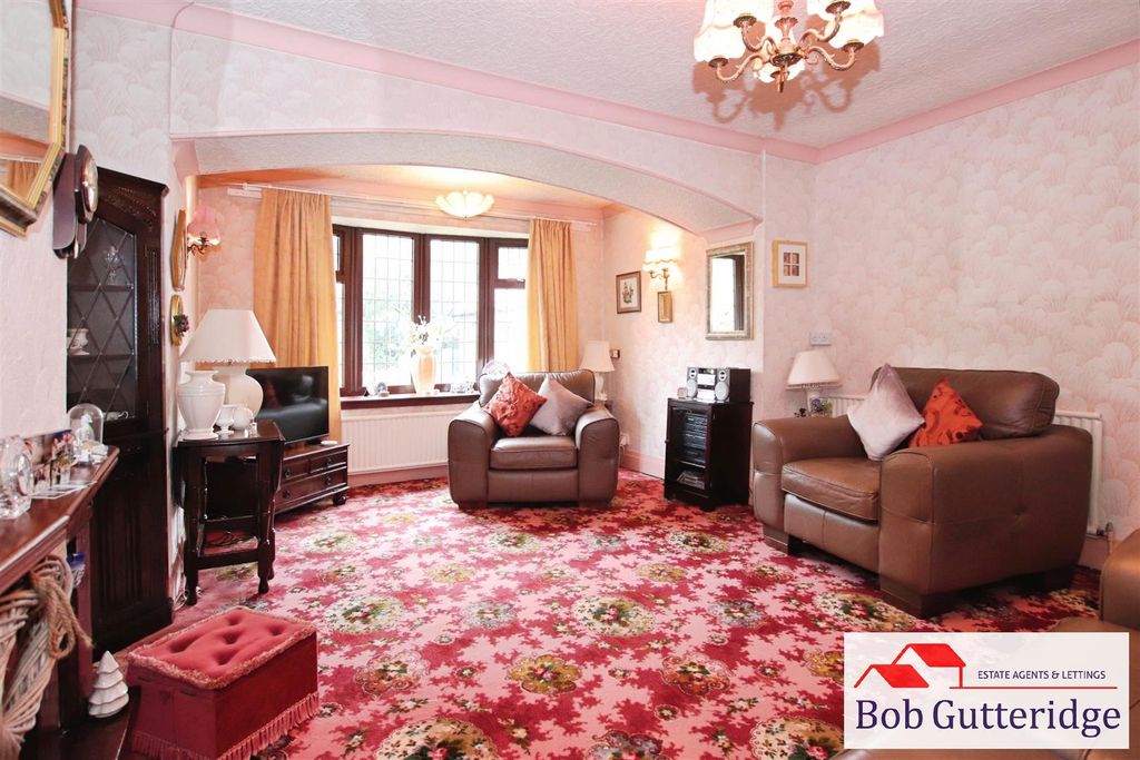 Property photo 3 of 28 Extended Lounge