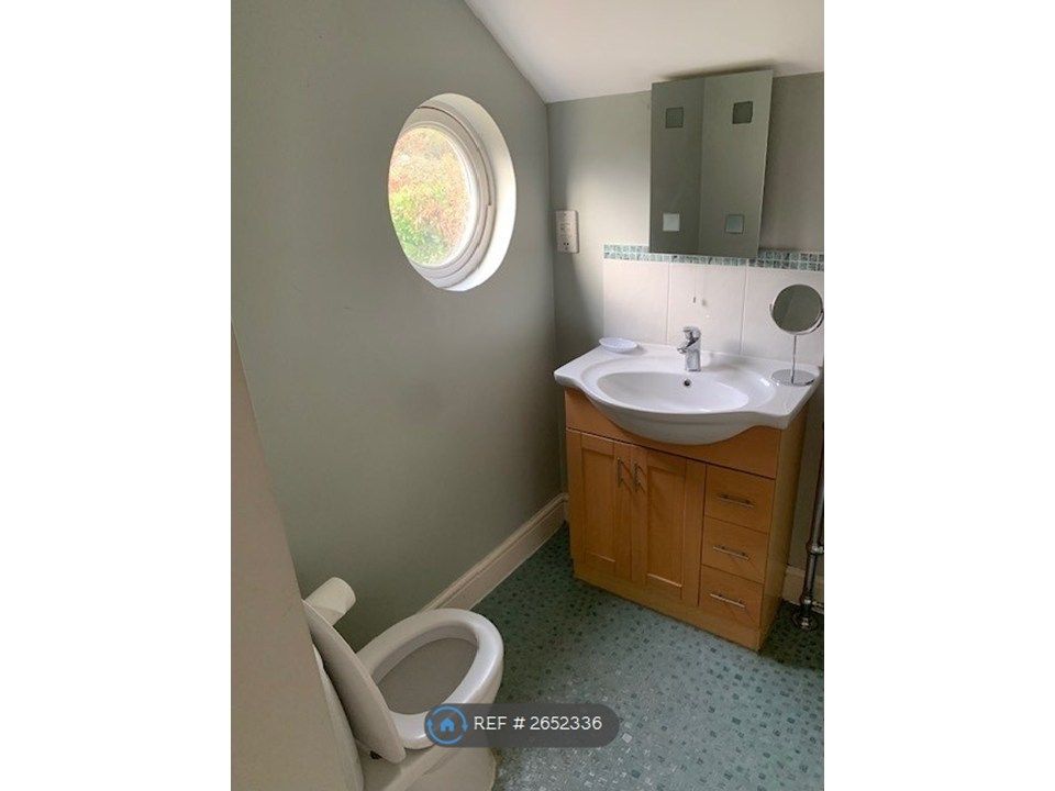 Property photo 3 of 16 Bathroom