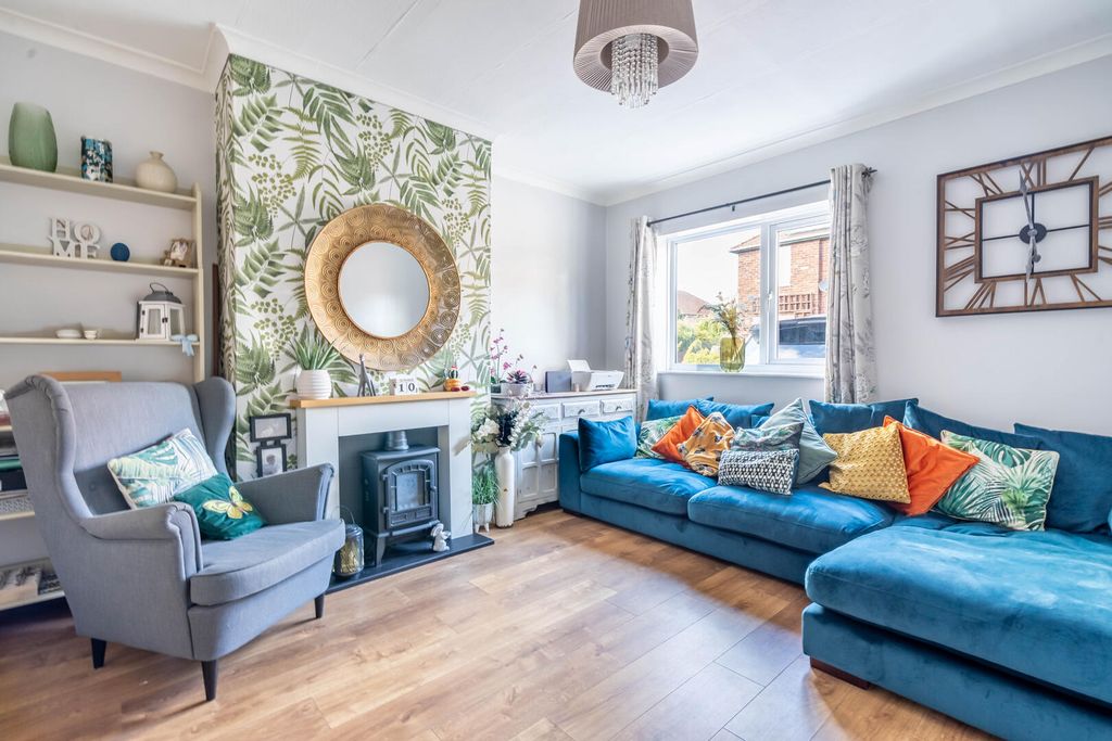 Property photo 2 of 20 Living Room