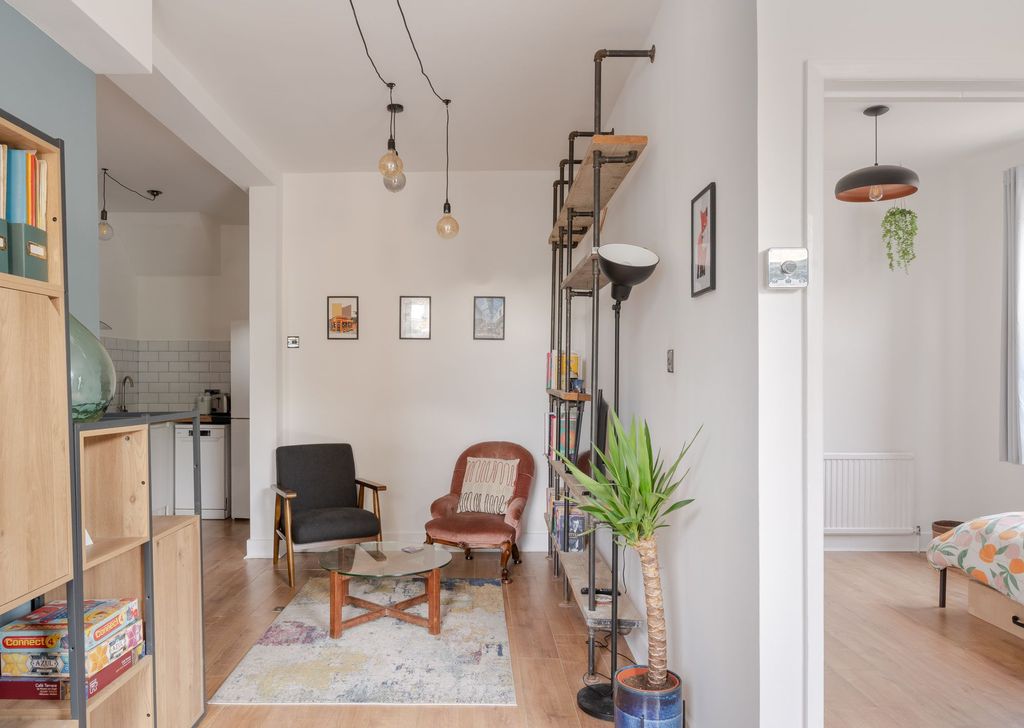 Property photo 2 of 18