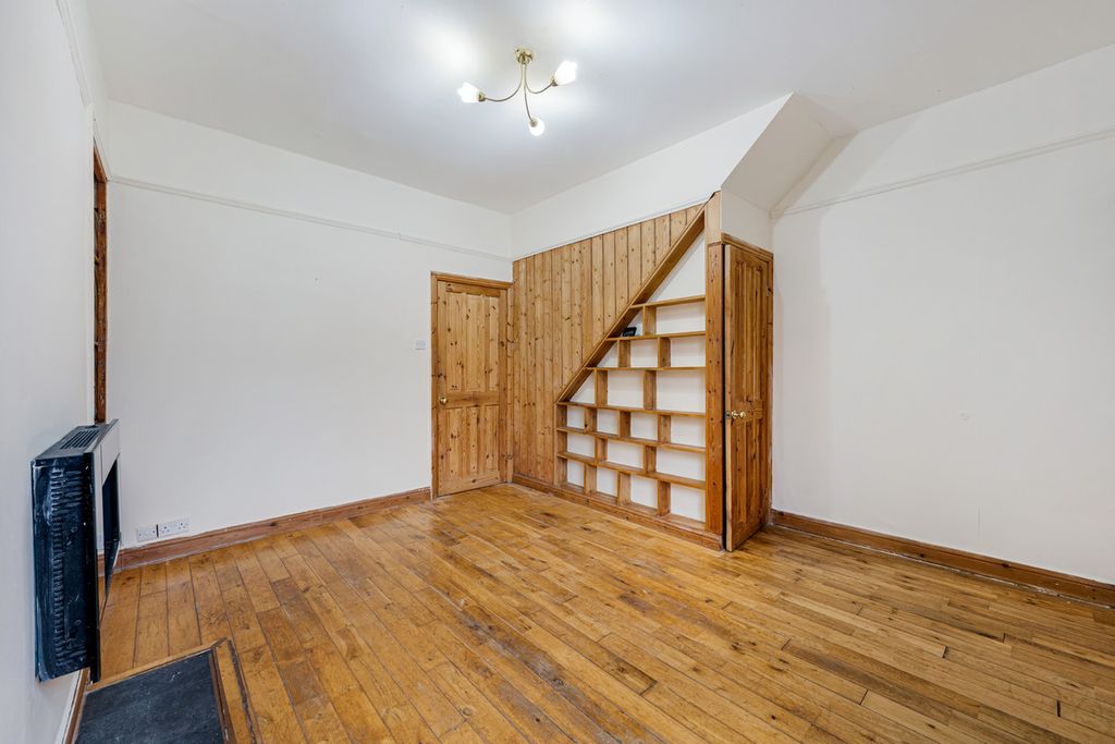 Property photo 3 of 23