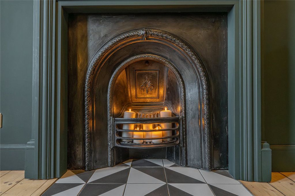 Property photo 3 of 26 Lounge Alt