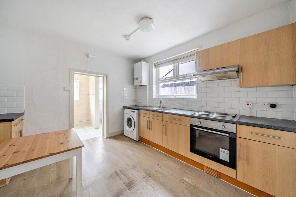 Property photo 2 of 20 Picture No. 24