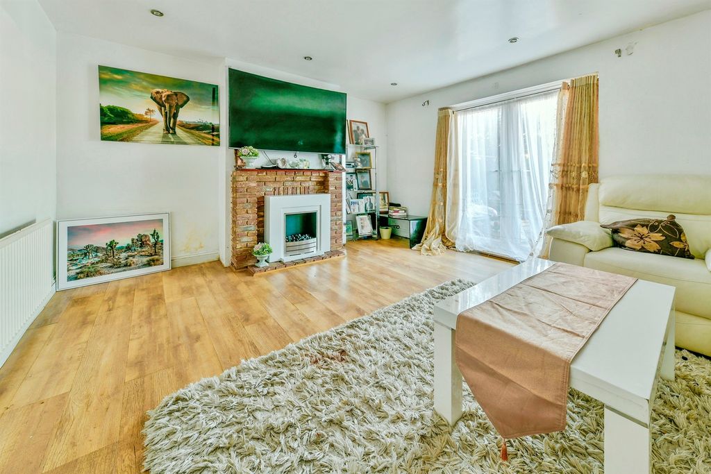 Property photo 3 of 16