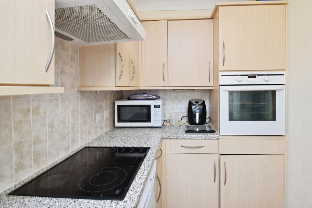 Property photo 3 of 16 Kitchen