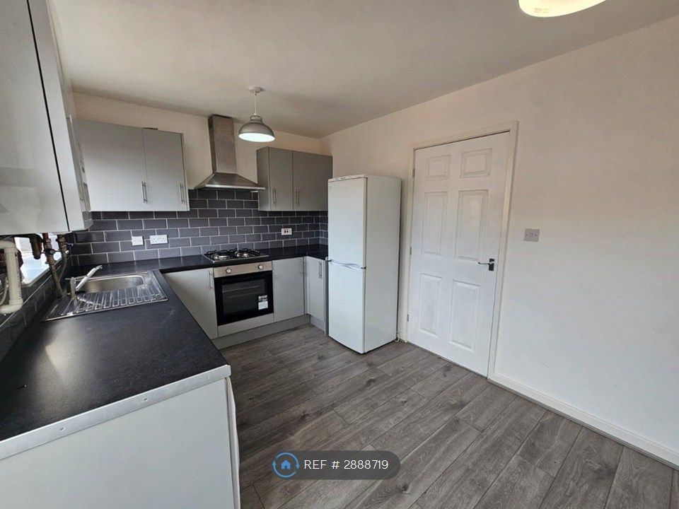 Property photo 2 of 12 Kitchen