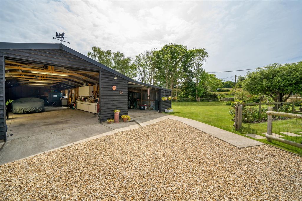 Property photo 2 of 38 Large Garage/Barn