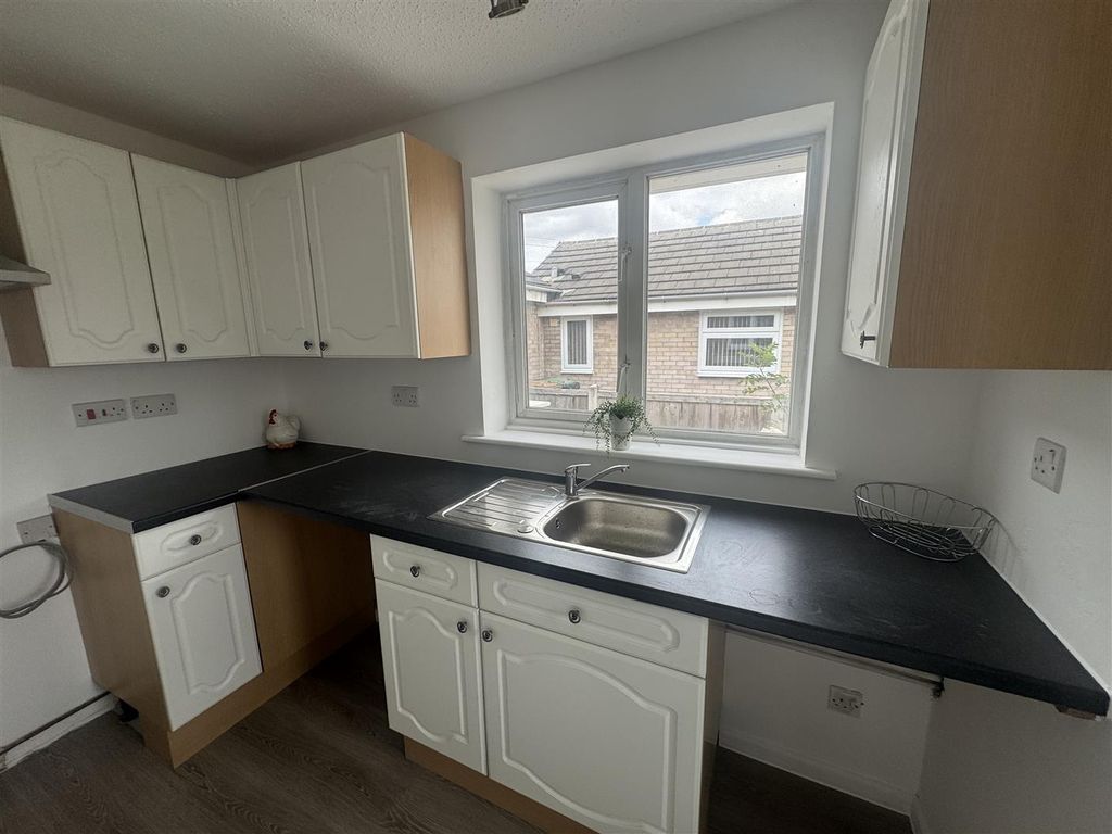 Property photo 2 of 5 Kitchen
