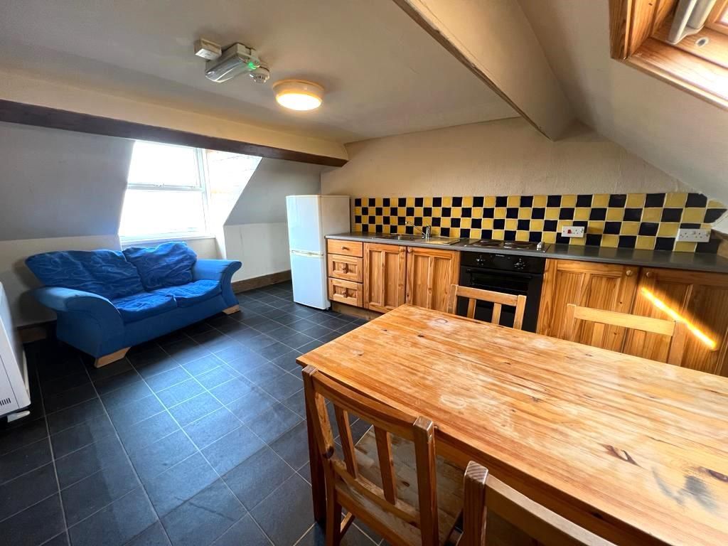 Property photo 3 of 7 Lounge-Kitchen.Jpg