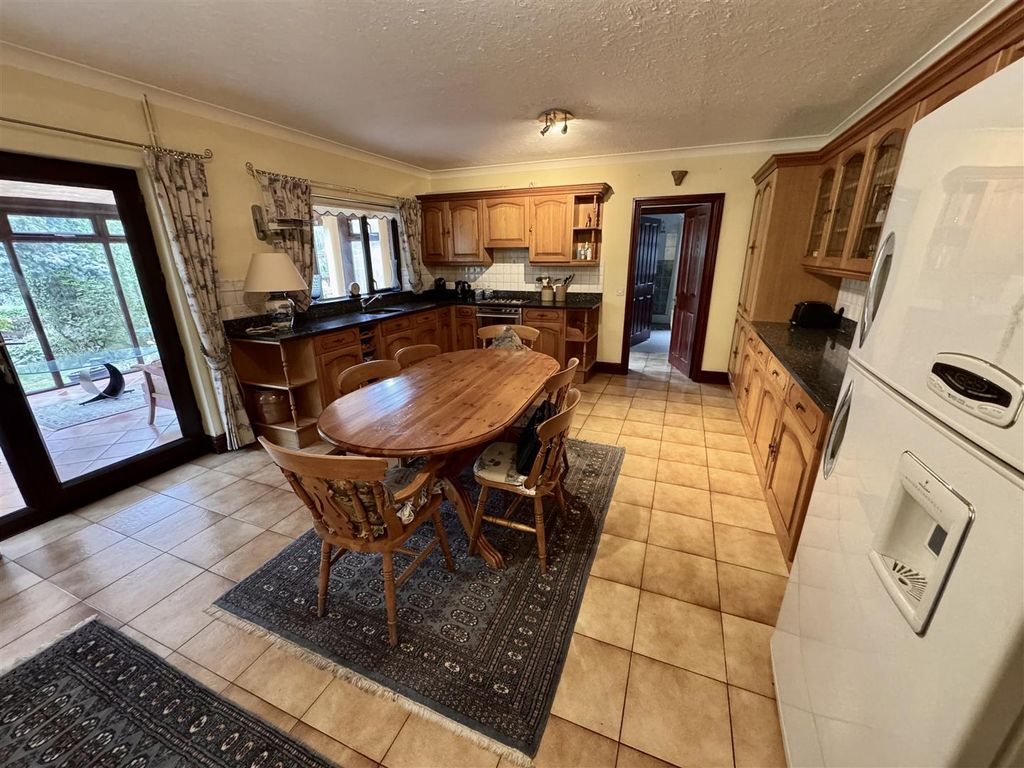 Property photo 3 of 27 Kitchen/Diner